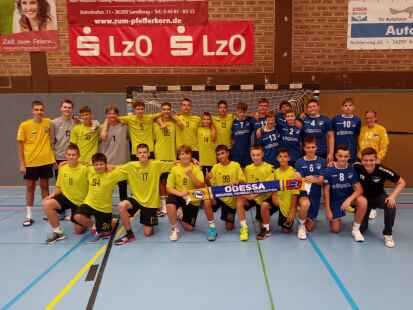 Traten am Wochenende gegeneinander an: die Spieler einer Handballmannschaft aus Odessa und die Spieler der TSG Hatten-Sandkrug.