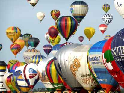 Hei&szlig;e Luft in bunten H&uuml;llen:  Da ist dem Hobbyfotografen so einiges vor die Linse gekommen.