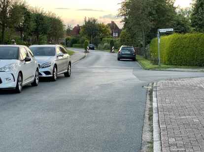 An dieser Einm&uuml;ndung &ndash; Ecke Paul-Hug-Stra&szlig;e/Kurt-Schumacher-Stra&szlig;e &ndash; wird es regelm&auml;&szlig;ig eng. Sollte hier noch ein Bus um die Ecke wollen, geht gar nichts mehr.