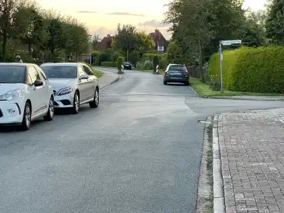An dieser Einm&uuml;ndung &ndash; Ecke Paul-Hug-Stra&szlig;e/Kurt-Schumacher-Stra&szlig;e &ndash; wird es regelm&auml;&szlig;ig eng. Sollte hier noch ein Bus um die Ecke wollen, geht gar nichts mehr.