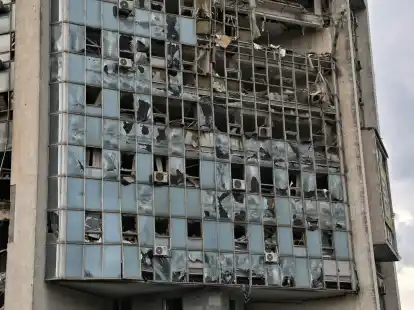 Das Geb&auml;ude der ukrainischen Donauschifffahrtsgesellschaft in Ismajil ist nach einem russischen Drohnenangriff auf die Hafeninfrastruktur schwer besch&auml;digt worden.