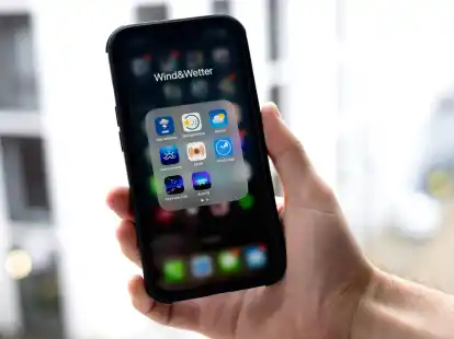Verschiedene Wetter-Apps auf einem Smartphone. Was k&ouml;nnen sie?