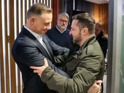 Andrzej Duda und Wolodymyr Selenskyj bei ihrem Treffen auf dem Flughafen in Jasionka (Dezember 2022).