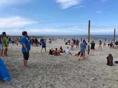 30 Mannschaften mit jeweils sechs Spielern nahmen in diesem Jahr am Beach-Volleyball-Turnier auf Wangerooge teil.