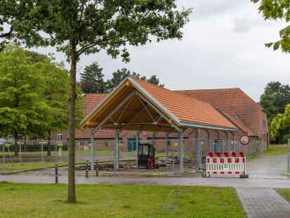 Am Hankenhof in Zetel MultifunktionsÜberdachung fast fertig