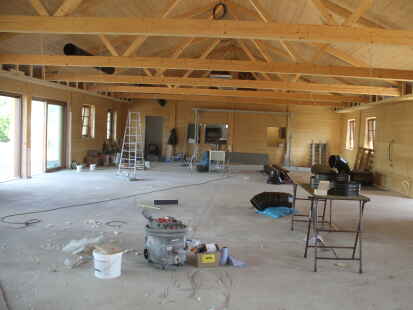 Noch bestimmen die Handwerker das Geschehen. Die &bdquo;Starnberger H&uuml;tte&ldquo; an der Stra&szlig;e Eichkamp in Garrel soll im Sp&auml;therbst er&ouml;ffnet werden.