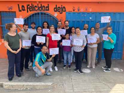 Die Oldenburgerin Daniela Hirt (links) freut sich &uuml;ber jeden, der sich in Lima bei den Projekten gegen h&auml;usliche Gewalt in der T&auml;terarbeit einbringt.