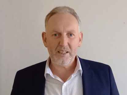 Der Emder Stadtrat Volker Grendel koordiniert die Fachbereiche Gesundheit und Soziales und Jugend, Schule und Sport &ndash; und das Jobcenter Emden. Bild: Ute Lipperheide