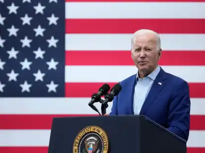 US-Pr&auml;sident Joe Biden spricht bei Arcosa Wind Towers. Biden erl&auml;sst ein neues Dekret und nimmt daf&uuml;r Spannungen mit China in Kauf.