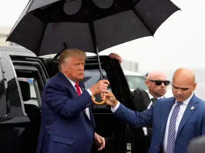 Donald Trump ist der erste Ex-Pr&auml;sident in der US-Geschichte, der sich wegen mutma&szlig;licher Straftaten vor Gericht verantworten muss.