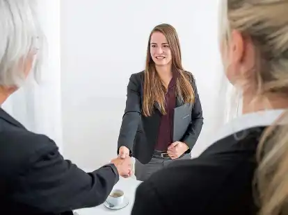 Wer vor seinem ersten Vorstellungsgespr&auml;ch steht, wei&szlig; oft noch nicht, was einen erwartet. Aufregung ist da ganz normal. -Eine gute Vorbereitung und einige Tipps k&ouml;nnen aber helfen.