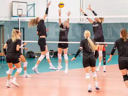 Die deutschen Volleyballerinnen beim Training in Kienbaum.