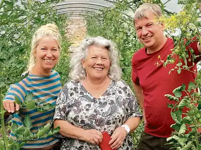 Sie laden zum Tomaten-Festival ein: (von links) Trixi Stalling, Sue Larisch und Olaf Schachtschneider