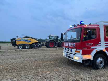 Die Feuerwehr war am Freitagabend nahe Upleward auf einem Feld im Einsatz.