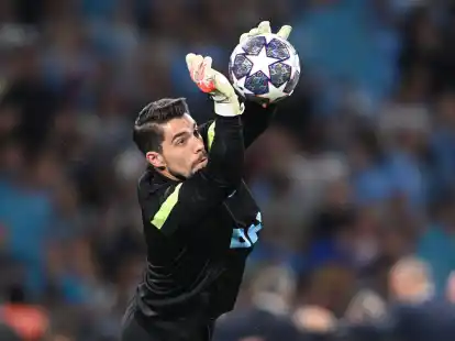 Der FC Bayern soll an City-Torwart Stefan Ortega interessiert sein.