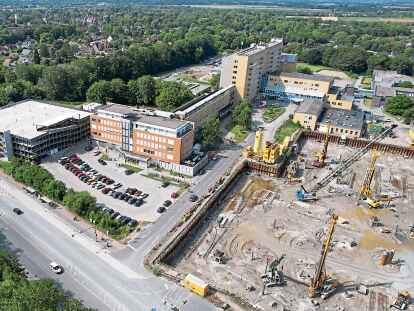 Das Klinikum Wilhelmshaven steckt in der Krise, für den Neubau gilt ein Baustopp.