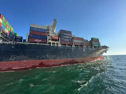 Das unter der Fahne Hongkongs fahrende Containerschiff &laquo;Joseph Schulte&raquo; verl&auml;sst den Hafen von Odessa.