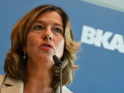 BKA-Vizepr&auml;sidentin Martina Link stellte im Bundeskriminalamt das &laquo;Bundeslagebild Cybercrime 2022&raquo; vor.