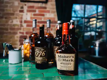 Gestatten, Bourbon! Maker's Mark z&auml;hlt zu den Einstiegsklassikern des US-Whiskeys, ebenso der 1776 Straight Bourbon von James E. Pepper.