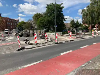 Der Knotenpunkt B&uuml;rgermeister-Ehrlenholtz-Stra&szlig;e/Friesenstra&szlig;e in Leer ist seit dieser Woche eine Baustelle.