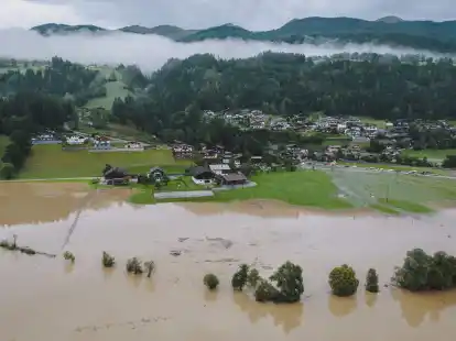 Starker Regen hat in Teilen Salzburgs in der Nacht zu Murenabg&auml;ngen und &Uuml;berflutungen gesorgt.