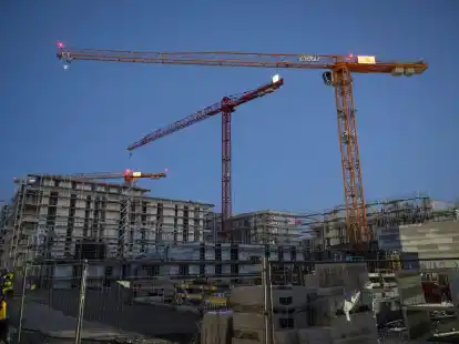Der jahrelang boomende Wohnungsbau ist wegen des starken Zinsanstiegs und teurerer Materialien abrupt ins Stocken geraten.