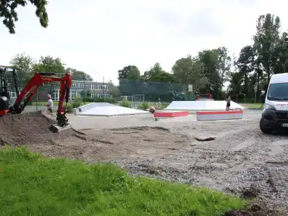 Die Skateranlage in Sande wird komplett erneuert. Mittlerweile werden die einzelnen Rampen bereits montiert.