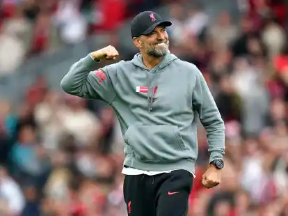 Liverpools Coach J&uuml;rgen Klopp freut sich auf seinen Neuzugang Wataru Endo.