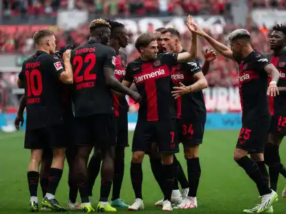 Leverkusen gewann zum Auftakt in einer hochklassigen Partie mit 3:2 gegen Leipzig.
