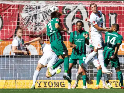 M&ouml;nchengladbach und Augsburg lieferten sich eine umk&auml;mpfte und torreiche Partie.