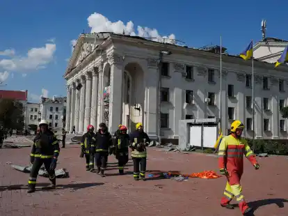 Das Theater von Tschernihiw wurde bei dem russischen Raketenangriff besch&auml;digt.