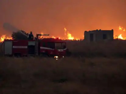 Im &auml;u&szlig;ersten Nordosten Griechenlands  konnten mehrere gro&szlig;e Wald- und Buschbr&auml;nde teils unter Kontrolle gebracht werden.