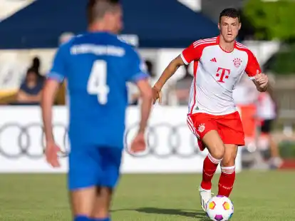 Benjamin Pavard (r) k&ouml;nnte bald das Trikot von Inter Mailand tragen.