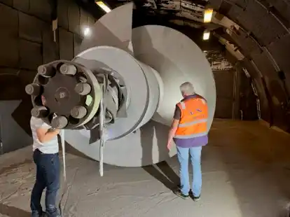 Einfaches, aber wirksames Prinzip: Die tonnenschwere Schnecke aus dem Sch&ouml;pfwerk Blitz schraubt das Wasser im Sch&ouml;pfwerk zwei Meter h&ouml;her. Nach Jahrzehnten im Betrieb muss sie &uuml;berholt werden.