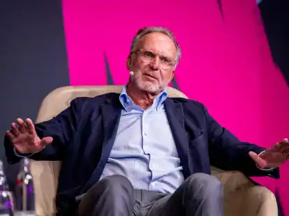 Karl-Heinz Rummenigge will den Kuss-Eklat nach dem WM-Finale nicht &uuml;berbewerten.