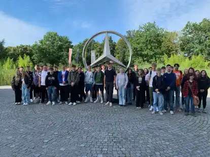 Interessante Erfahrungen bei Mercedes in Bremen gewannen die elften Klassen des Wildeshauser Wirtschaftsgymnasiums.