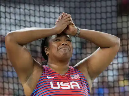Die auf der Insel Oahu geborene Laulauga Tausaga dachte nach dem WM-Gewinn an die Feueropfer auf Hawaii.