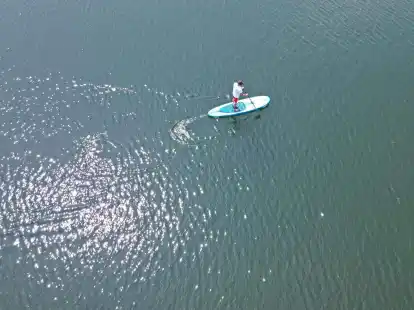 Die DLRG empfiehlt Paddlern, Sicherheitsma&szlig;nahmen einzuhalten. Gerade Nichtschwimmer sollten eine Schwimmweste tragen.