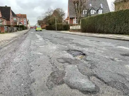 Soll noch im Herbst 2023 saniert werden: die Eggenastra&szlig;e in Emden.