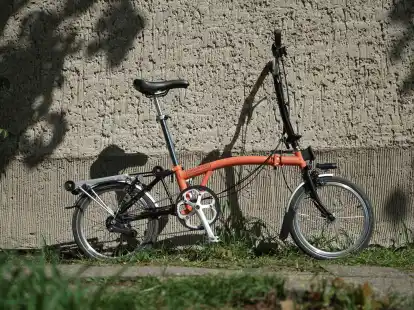 Eigent&uuml;mliche Erscheinung: Das Brompton-Faltrad ist allein aufgrund seiner Geometrie als Original zu erkennen.