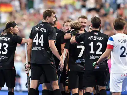 Die deutschen Hockey-Herren sind bei der EM ins Halbfinale eingezogen.