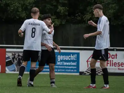 Mit einem 3:0-Sieg in Leer starteten die A-Junioren-Fußballer der JSG Wilhelmshaven in die Bezirksliga-Saison.