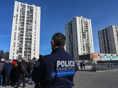 Demonstration von Bewohnern des Stadtteils Pissevin am 21. August nach den t&ouml;dlichen Sch&uuml;ssen zwischen Drogenh&auml;ndlern.