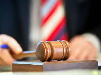 Altert&uuml;mer unter dem Hammer (Symbolbild): Erstmals seit Jahren gibt es wieder eine Auktion auf dem Ovelg&ouml;nner Pferdemarkt.