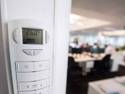 Steigt das Thermometer im B&uuml;ro &uuml;ber 26 Grad, sollte der Chef was tun. Er muss aber nicht.