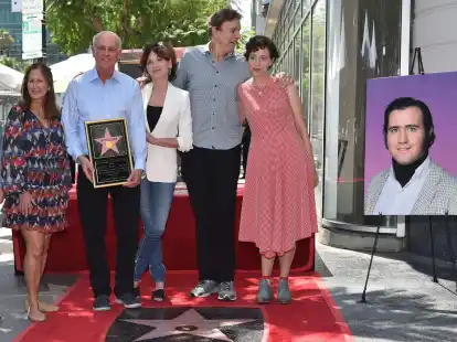 Carol Kaufman-Kerman, Michael Kaufman, Schauspielern Marilu Henner, Kevin Nealon und Kristen Schaal (l-r) ehren Andy Kaufman.