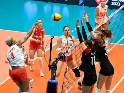 Die deutschen Volleyballerinnen treffen im EM-Achtelfinale auf Polen.