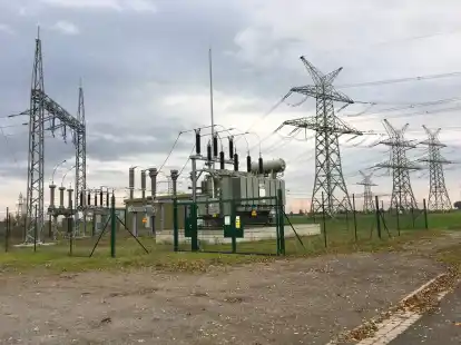 Der &Uuml;bertragungsnetzbetreiber Tennet setzt in der kommenden Woche eine Drohne s&uuml;dlich der Schaltanlage Elsfleth/West ein.