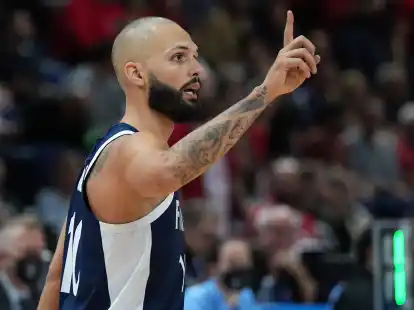 Evan Fournier kassierte mit seinem Team eine empfindliche Schlappe zum WM-Start.