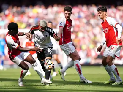 Kai Havertz (r) musste sich mit dem FC Arsenal mit einem Punkt gegen den FC Fulham zufrieden geben.